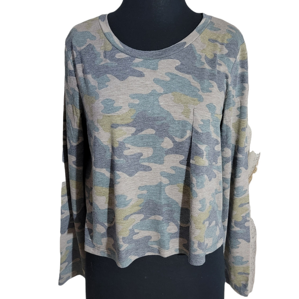 Tresics Tops Camo Long Sleeve round neck sz L